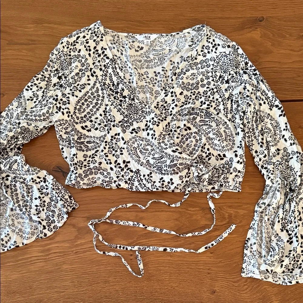 EVERYTHING $10: BB Dakota Women's Black and White Floral Wrap Blouse - Picture 1 of 5
